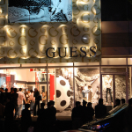 Eine von über 1.200 Guess Stores weltweit