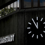 Karstadt Uhr läuft ab
