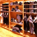 Große Auswahl an Jeans im WE Store in EKZ Elbe - da kann man schon mal einen WE Stilberater gebrauchen