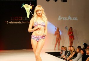 Flower Power auf dem 5 elements Catwalk: Auch Unten-Drunter wird's blumig