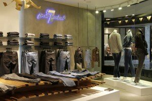 7 For All Mankind Berlin Schlichte elegantes Interior bei 7 For All Mankind