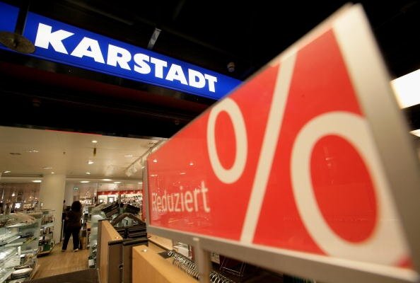 Karstadt: wie ein DDR-Kombinat für 1 € verramscht. Bleibt zu hoffen, dass es Berggruen richtig ernst meint. Denn auf ihn kommen noch einige Verpflichtungen zu. Karstadt: wie ein DDR-Kombinat für 1 € verramscht. Bleibt zu hoffen, dass es Berggruen richtig ernst meint. Denn auf ihn kommen noch einige Verpflichtungen zu.