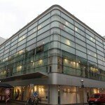 Das P&C Haus in Karlsruhe wurden von den Architekten Josef Paul Kleihues und Norbert Hensel entworfen