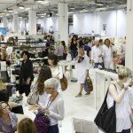 Wegen der Hitze war Weiss bei Besuchern und Aussteller die Sommerfarbe - hier ein Blick in Halle 4 der Premium