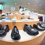 Die rund 3.500 Schuhfachhändler und Lieferanten werden zukünftig von der ANWR-Tochter DZB Bank GmbH abgerechnet