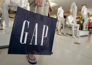 GAP Shopping geht jetzt auch online - die Klamotten werden mittlerweile schon in über 55 Länder verschickt