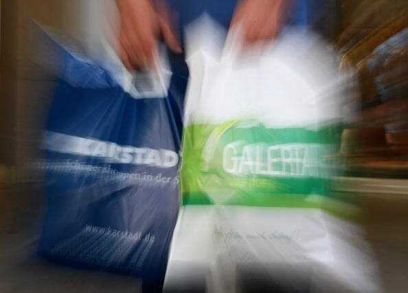 Früher oder später werden die zwei großen Warenhausketten sowieso verschmelzen, erklärte Metro-Chef Cordes am Wochenende Früher oder später werden die zwei großen Warenhausketten sowieso verschmelzen, erklärte Metro-Chef Cordes am Wochenende