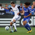 Bundesliga auf Amerikanisch: New England Revolution vs. Kansas City Wizards. Im Hintergrund immer präsent die drei Streifen von Adidas
