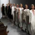 Calvin Klein will jetzt auch jüngere Mode unter dem Credo des Unisex-Parfums ck one herausbringen