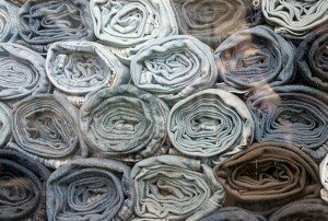 Denim Sandgestrahlte Denims kriegen bei H&M und Levi's jetzt ein NO