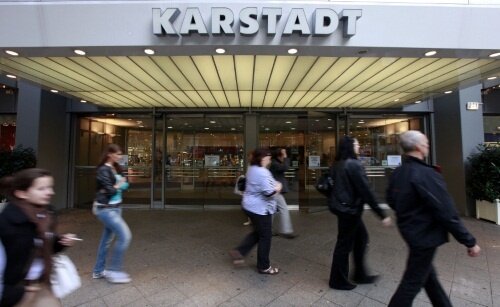 Mit welchem Slogan holt man mehr Kunden in die Karstadt-Filialen: "Besser Karstadt" und "Schöner Shoppen" waren nicht von bombastischen Erfolg gekrönt Mit welchem Slogan holt man mehr Kunden in die Karstadt-Filialen: "Besser Karstadt" und "Schöner Shoppen" waren nicht von bombastischen Erfolg gekrönt