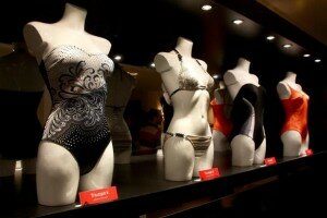 Triumph Swimwear Triumph ist der größte Arbeitgeber in der österreichischen Bekleidungsindustrie