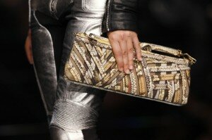 Karo Muster neu inszeniert: Der Nachfrage nach Burberry Prorsum scheint das keinen Abbruch zu tun