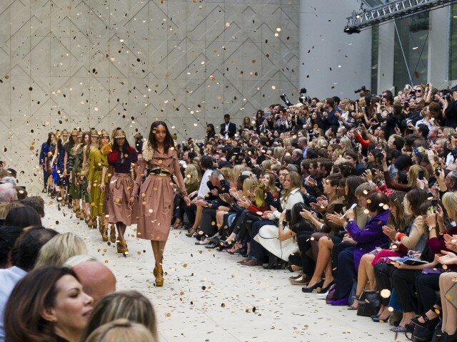 Burberry Prorsum 2012 Womenswear Show Finale (1) Burberry Prorsum 2012 Womenswear Show Finale (1)