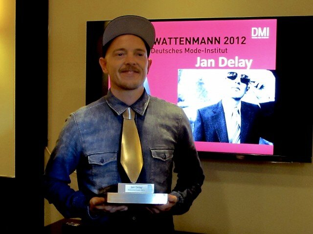 Jan Delay, Krawattenmann 2012: „Wow – das ist ja Hammer, vor allem wenn ich mir die Liste meiner Vorgänger ansehe“ Jan Delay, Krawattenmann 2012: „Wow – das ist ja Hammer, vor allem wenn ich mir die Liste meiner Vorgänger ansehe“