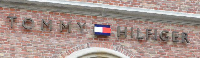 Tommy Hilfiger Schriftzug