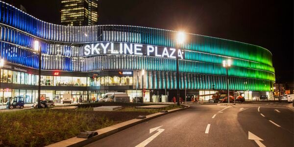 Skyline Plaza bei Nacht