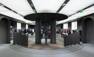In der Rue Saint-Honoré eröffnete jüngst der Flagship-Store von Viktor & Rolf