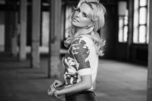 Bonnie Strange für Supertrash