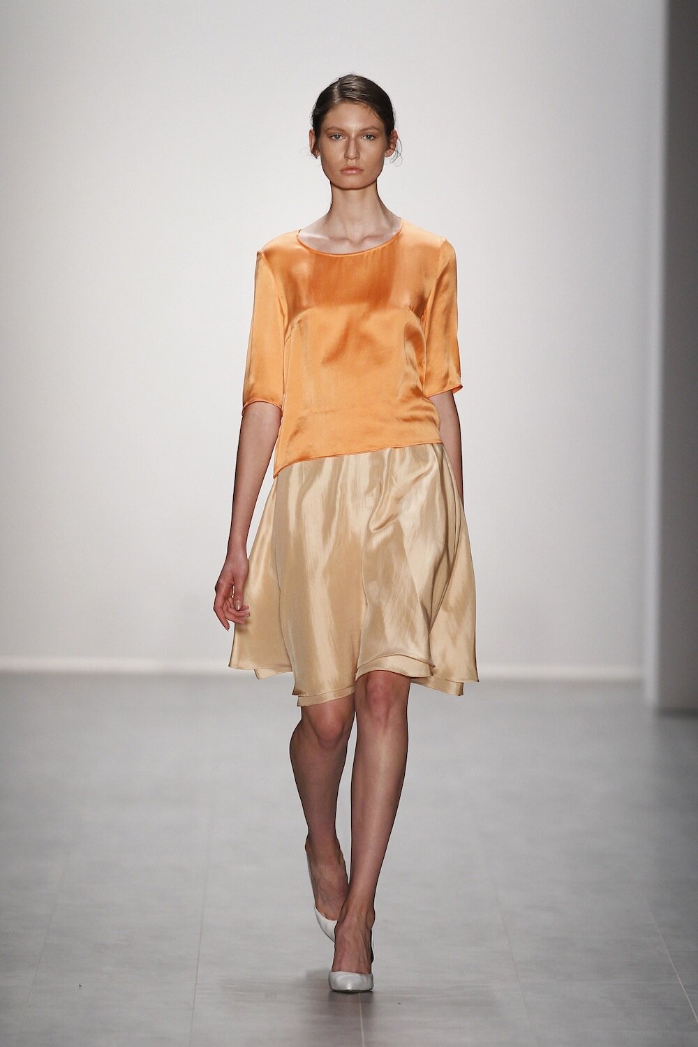 Hien Le Show - Mercedes-Benz Fashion Week Spring/Summer 2015