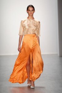 Hien Le Show - Mercedes-Benz Fashion Week Spring/Summer 2015