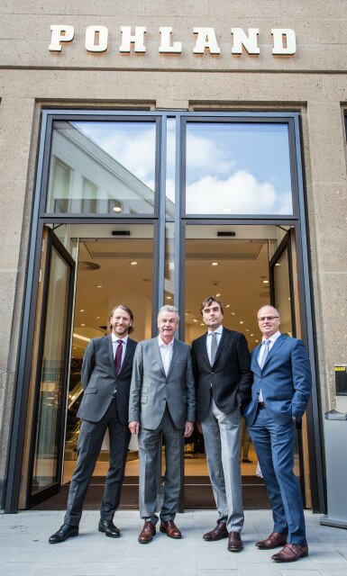 Bruno Uphues (Geschäftsführer POHLAND), Ottmar Hitzfeld, Alexander Kamps (Geschäftsführer POHLAND) und Thomas Finkbeiner (Geschäfsführer CLINTON)