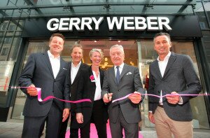 Ralf Weber, Karl Schwitzke, Storemanagerin, Gerhard Weber und Arnd Buchardt 