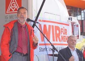 IG Metall-Verhandlungsführer Manfred Menningen in Heidenheim: "Mit dem Angebot provozieren sie die Beschäftigten"