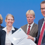 Entwicklungsminister Müller (rechts) mit Vereins-, Gewerkschafts- und Unternehmensvertretern