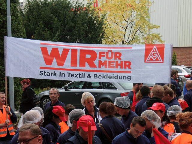 Textiler in NRW wollen die Warnstreiks ausweiten, um ihren Forderungen Nachdruck zu verleihen Textiler in NRW wollen die Warnstreiks ausweiten, um ihren Forderungen Nachdruck zu verleihen
