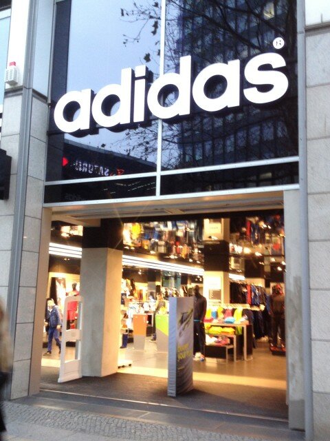 Gewinneinbruch bei Puma und Adidas