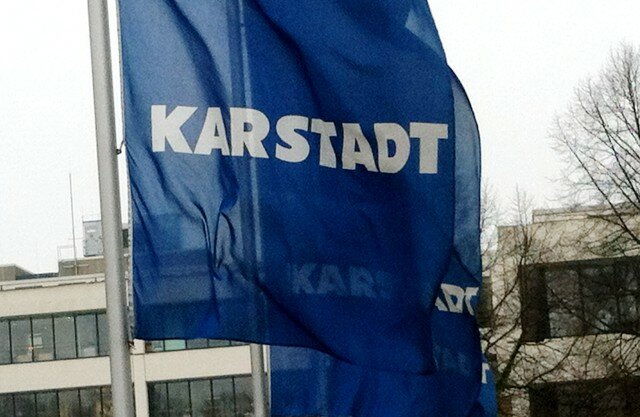 Karstadt Zentrale Essen Fahnen (1)