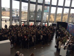 Gedränge im Foyer der Panorama