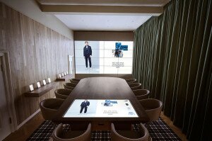 Der digitale Showroom mit dem riesigen interaktiven Touchscreen soll global ausgerollt werden