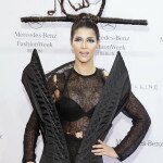 Micaela Schaefer in verunglücktem 3D-Kostüm