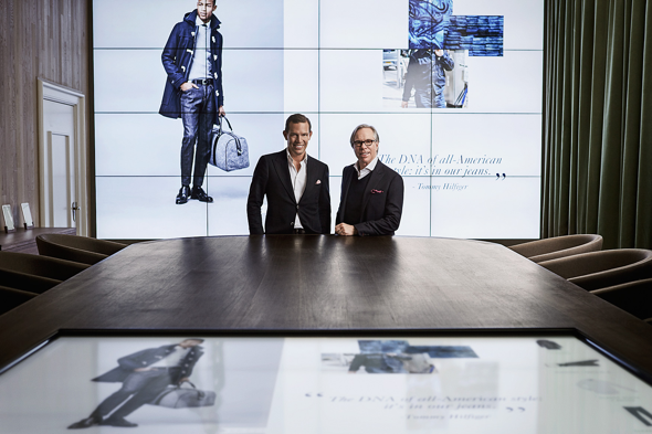 Daniel Grieder & Tommy Hilfiger sind vom Erfolg des digitalen Showrooms überzeugt Daniel Grieder & Tommy Hilfiger sind vom Erfolg des digitalen Showrooms überzeugt