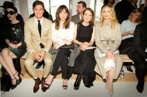 Charlie Siem, Dakota Johnson, Julianne Moore und Nina Hoss in der Front Row von Boss