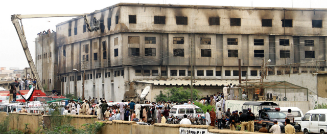 2012 kamen 260 Menschen beim Fabrikbrand in Karachi ums Leben