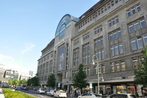 Die Beschäftigten der Luxus-Kaufhäuser KaDeWe, Alsterhaus und Oberpollinger können sich über eine Angleichung der Entgelte freuen