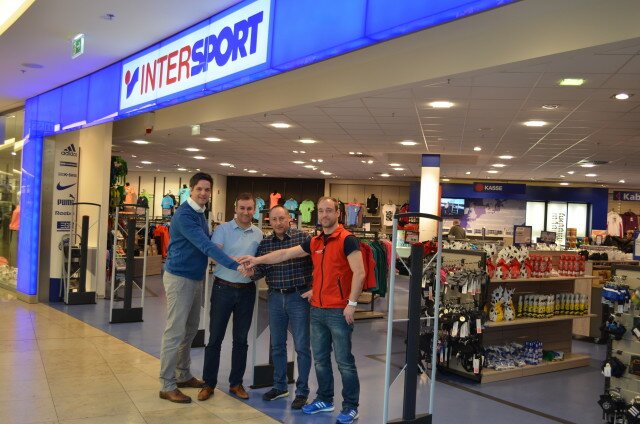 Helge Mankowski (Geschäftsführer Sportpoint), Sascha Dühring (Geschäftsleitung Intersport Olympia), Klaus Ott (Inhaber Intersport Olympia), Alexander Philipp (Filialleiter Wilmersdorf), v.l. Helge Mankowski (Geschäftsführer Sportpoint), Sascha Dühring (Geschäftsleitung Intersport Olympia), Klaus Ott (Inhaber Intersport Olympia), Alexander Philipp (Filialleiter Wilmersdorf), v.l.