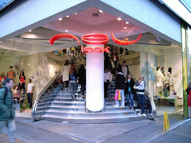 New Look auf der Oxford Street: Mit der Übernahme spielt ein völlig neuer Player in Englands 1A-Lagen mit New Look auf der Oxford Street: Mit der Übernahme spielt ein völlig neuer Player in Englands 1A-Lagen mit