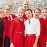 Ganz in Rot: Die Crew von Austrian Airlines bleibt ihrer CI-Farbe treu