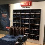 Auch die Jeanswand im Leverkusener Mustang Store wurde leergeräumt