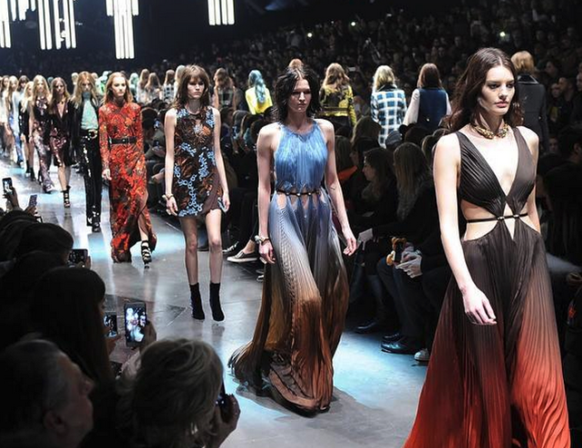 Immer ein bisschen Boho und immer ein bisschen too much: Roberto Cavalli