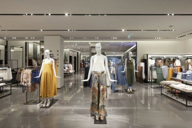 Zara wird sein neues klares Store-Design auch im neuen Store in der Schildergasse anwenden Zara wird sein neues klares Store-Design auch im neuen Store in der Schildergasse anwenden