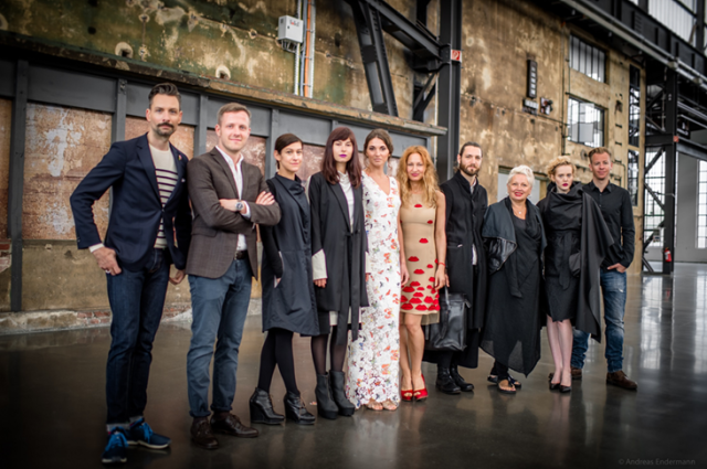 Wolfgang Hein (Fashion Net), Jonas Klingenstein (Kollektiv K), Designerin Marion Strehlow mit Model, Model mit Designerin Ruth Heinen, Ronny Schröder (ESDE Bags), Designerin Gabriela Holscher-Di Marco mit Model, Benjamin Kuckenbäcker ( Kollektiv K), 