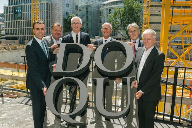 Grundsteinlegung mit Minister Nils Schmid, Architekt Stefan Behnisch, Breuninger CEO Willy Oergel, Breuninger Beirat Willem G. van Agtmael, Breuninger Beirat Dr. Wienand Meilicke und Oberbürgermeister Fritz Kuhn Grundsteinlegung mit Minister Nils Schmid, Architekt Stefan Behnisch, Breuninger CEO Willy Oergel, Breuninger Beirat Willem G. van Agtmael, Breuninger Beirat Dr. Wienand Meilicke und Oberbürgermeister Fritz Kuhn