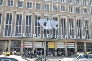 Der Senat muss sich noch entscheiden, ob er den Flughafen als Flüchtlingsunterkunft nutzen wird. Dann gibt es aber keine Bread & Butter