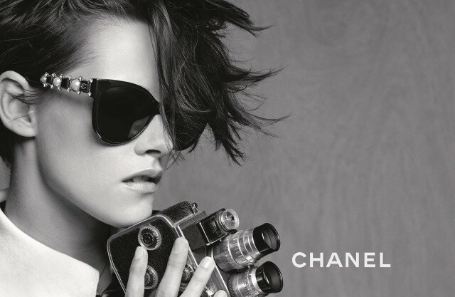 Hier noch für die Sonnenbrillen-Kollektion von Chanel: Kristen Stewart Hier noch für die Sonnenbrillen-Kollektion von Chanel: Kristen Stewart