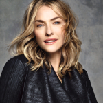 Tatjana Patitz ist das neue Gesicht von Triangle: Jung geblieben und an Mode sowie Trends interessiert übersetzt sie das Lebensgefühl der TRIANGLE Markenidentität in eine moderne Bildsprache